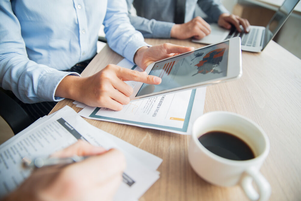 Mengoptimalkan HRIS untuk Efisiensi Operasional